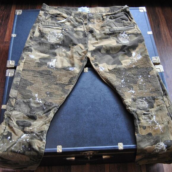 Twenty Two Oz Green Camo with White Paint Splatters Style Pants 42/32 - Picture 1 of 10